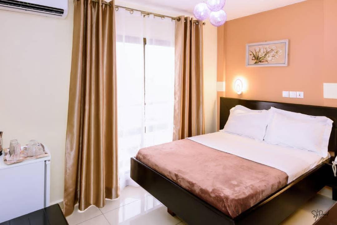 Serena Hotel Douala Exterior photo
