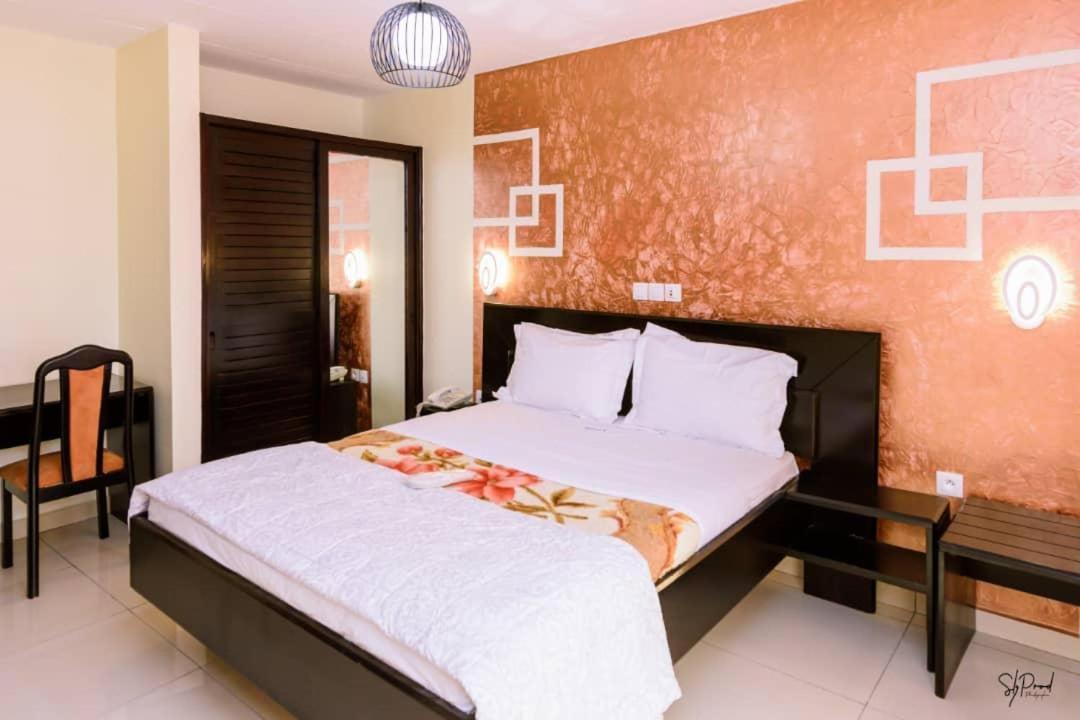 Serena Hotel Douala Exterior photo